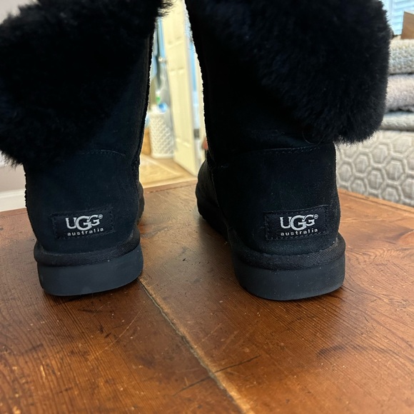 Size 8, black Bailey Button Ugg Boots - Picture 2 of 7